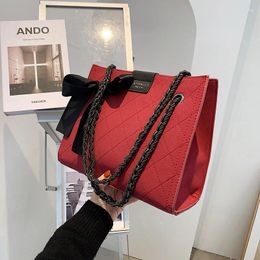 Bag 2024 Feste Farbe dicker Kettenhand für Frauen modische einzelne Schulter -Crossbody -Taschen Damenmodische Geldbörse