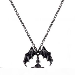 Queen Mother Demon Evil Titanium Black Wings Diamond Saturn Necklace Super Cool Punk Bat260S