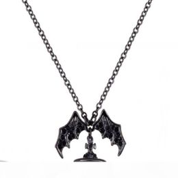 Queen Mother Demon Evil Titanium Black Wings Diamond Saturn Necklace Super Cool Punk Bat298T