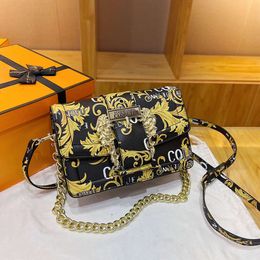 Small Square for Women's Day Packs 2024 New with Advanced Texture, Trendy Fashion, Crossbody Bag, Light Luxury, Versatile Shoulder Bag