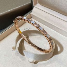 Bracelet V Golden Snake Bone White Fritillaria Diamond Bracelet Plated with 18K Rose Gold, Fashionable, Advanced, and Personalised Fritillaria Bracelet 399