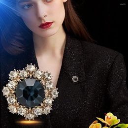 Brooches Luxury Brooch For Women Blue Crystal Snowflake Suit Coat Corsage Spur Needle Pins High Quality Jewelry Accessories Gift