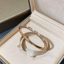 Bracelet V Golden Snake Bone White Fritillaria Diamond Bracelet Plated with 18K Rose Gold, Fashionable, Advanced, and Personalized Fritillaria Bracelet 761