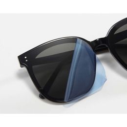 Luxury sunglasses designer GENTLE MONSTER Top for woman and mans are available for both men and women Take photos of beach sunglasses with original box