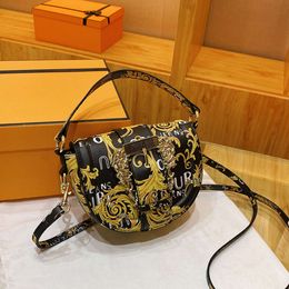 Fashionable and Minimalist 2024 Day Packs New Korean Saddle Women's Bag High Quality Texture Printed One Shoulder Bags Handbag Trendy