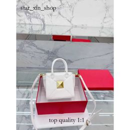 Valentine Bag Designer Bags Basket Bag 2023 Lady Bucket 22 Purse Style Rivet Portable Cabbage Cross Shoulder Lady 2132 160