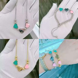 Original 2024 Designer Women Girl Pink Green Heart Choker Necklace Bracelet 750 Stainless Steel Love Sier Gold Engrave Jewelry Set Christmas 45cm