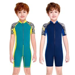 OnePiece Quick Drying Summer Boys Swimwear Children Swimsuits Kid Short Sleeve Sun Protection including swimming caps 240415
