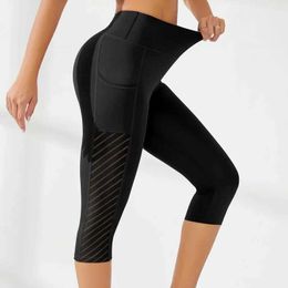 Frauenshorts Sportshorts geschnittene Hosen Damen Fitness Nude Taille Hip Lift Running Yoga Seitentaschen enge Schnell trocknende Fitnessstudio Sportswear Y240422