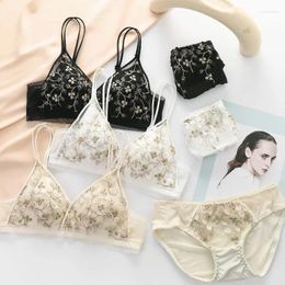 Bras Women's Lace Sexy Bra French 3D Floral Embroidery Triangle Cup Minimizer Wireless Underwear Double Straps Thin Lingerie