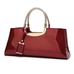 designer European and American fashion light glue lacquer leather portable women's bag, one shoulder wedding bag, bride bag, banquet bag