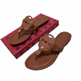 brand Women Designer Sandals Cutout Pattern Flats Low Heel Slippers Fi Luxury Tories Slippers Rubber Summer Flip Flops Outdoor Beach Shoes K06I#