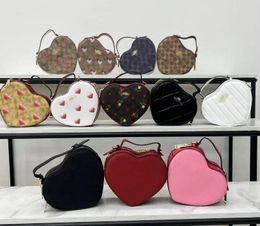 Moda Kalp Şekleli Güzel Omuz Çantaları Kadınlar için PU Deri Kadın Crossbody Çantalar Vintage Sıradan El Çantaları