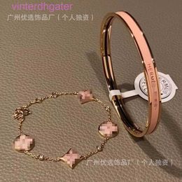 High-end Luxury Bangle Recommend wearing a higher version enamel bracelet with circular English letter drip adhesive