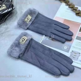 Designer Leather Five Fingers Uggg Gloves High-Quality Women Men Short Fleece Thickened High-Quality Glove Vintage Trendy Solid Simple Protective Gloves 252