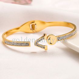 Classic Women Brand Letter Bangle Designer Bracelets 18k Gold Stainless Steel Faux Leather Crystal Bracelet Gifts Wristband Cuff Fashion Wedding Jewelry