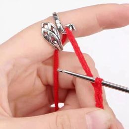 1 Piece Metal Knitting Tools Hande Peacock Finger Ring Blade Needle Braiding Crochet Yarn Guide Accessories Wool Crafts 240411