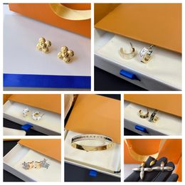 earrings Simple High Quality Luxury Desinger V Letter Stud Long Dangle Earrings Pearl Tassel Crystal bracelet designer Party Jewellery Accessories