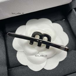 Designer Mui Mui Jewellery Miao Familys New Letter M Full Diamond Crystal Hairpin French Light Luxury Small Group Premium One Character 621