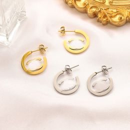 Einfache Fashion Classic Letter Bold Ohrringe Designer Ohrringe Hollow Ohrringe Design 18k Gold und Silber Designer Schmuck Daily Wear Girls Hochzeitsfeier