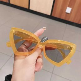 Sunglasses New Triangle Cat Eye Sunglasses for Women Brand Designer Fashion Sunglasses Classic Mens Vintage Glasses UV400 Oculos De Sol J0423