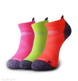 Professional outdoor sports running socks moistureabsorbing quickdrying terryloop hosiery sports fitness compression socks for 3977817