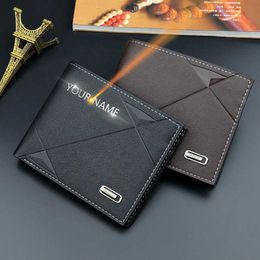 Pieniądze Nowe krótkie portfele męskie Slim Card Holder Monety Pocket Portfel Mężczyzna Wysoka jakość skórzana uchwyt na fotografię PU Trójkrotnie małymi mężczyzn torebka Y240422