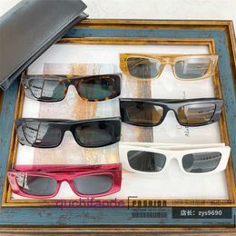 Luxusdesigner YSSL Marke Sonnenbrille kleiner Quadratplattenstern NET rot gleich modischer vielseitiger Sonnenbrillen SL553