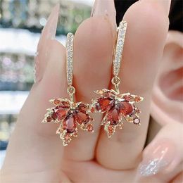 Charm French Vintage Crystal Zircon Red Maple Leaf Earrings for Women Temperament Rhinestone Tassel Earrings Party Jewelry Bijoux Gift Y240423