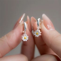Earrings 2023 New Daisy Flower Pendant Hoop Earrings For Women Korean Sweet Cute Hanging Earrings Girl Wedding Party Jewelry Gift