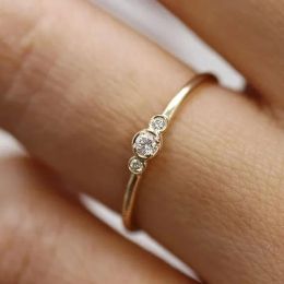 Bands Huitan Exquisite Women Wedding Rings Gold Colour Smooth Ring with Three Cubic Zirconia Simple Stylish Female Rings Trendy Jewellery