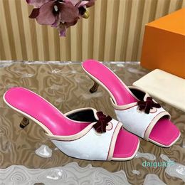 Summer Open Square Toe Women Kitten Tacco Slifor Designer Pulsista in pelle con dolce decorazione da brow-bro