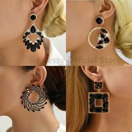 Dangle Chandelier Elegant Black Crystal Chandelier Earrings For Women Luxury Designer Square Geometric Drop Ear Rings 2023 Trend Vintage Jewelry d240323