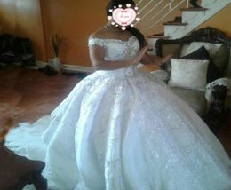 Luxury Ball Gown Wedding Dress Off the Shoulder Sparkly Crystals Beads Sequins Lace Appliques Puffy Bridal Gowns with Pettico9300437