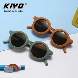Kiyo Brand Kids Round Solglasögon PC Fashion Sun Glasögon Högkvalitativ UV400 Sport Eyewear 2107 240412