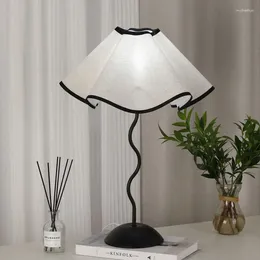 Table Lamps Italian Petal Lamp Vintage Wiggle Retro Bedside Light Nordic Style El Decor Villa Night Coffee