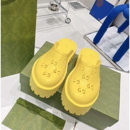 Perforated Designer Sandals Luxury Platform Slide Hollow Pattern Slippers Transparent Materials Sandal Rubber Flats Slipper Sizes 35-43