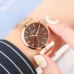 Wristwatches Casual Outfit Accessory Elegant Stainless Steel Women's Quartz Watch With Leaf Pattern Dial High Accuracy Timepiece For Daily