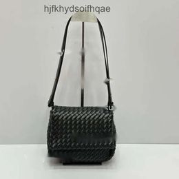 Luxury Small Shoulder Venetas Bags Bottegs Crossbody Solid Bag Woven 2024 Colour Handmade Handbag High Cobble Quality Fashion Mini Light Purse Underarm 1TV6