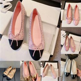 2024 Originals Dress shoes woman Ballet Flats heels cowhide letter bow wedding shoes fashion black Flat boat Lady leather Trample Lazy Loafer Sneakers GAI 35-42