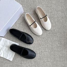 Die Reihenschuh -Designerin Luxus Ballett flache Schuhe für Frauen mit runden Zehen.