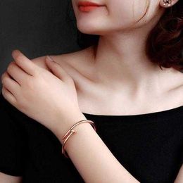 Luxury Designer Bracelets Online shop Male and female couples exquisite craftsmanship high aesthetic value sparkling diamond nail bracelet celebrity same style