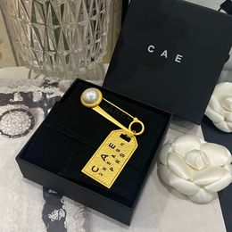 Luxury Gold-Plated Brooch Made Of Brass Material Designed Brand Designers For Elegant Luxurious Women High Quality Jewellery Pendant Brooch Box