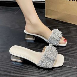 Pantofole 2024 Rhinestone Glitter Designer Slider Luxury Anti Slip Square Square Womens Nuovo sandali di prua H240423