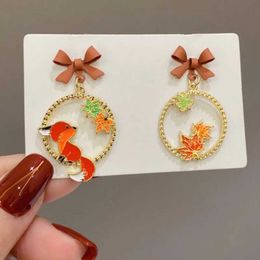 Charm Unique Design Asymmetrical Cute Little Fox Earrings for Women Vintage Red Maple Leaf Clip on Earrings New Jewelry Birthday Gifts Y240423