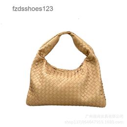 Bags Large Hand-held Vbottega Designer Wrist Lace Luxury Woven New Purse Totes Underarm Capacity Soft Hop Shoulder Bag Single Handbags Large Women Leather 5MUG