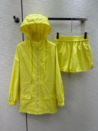 415 2024 Summer Two Pieces Sets Hooded Empire Yellow Pullover Long Sleeve Empire Short Skirt D951