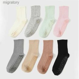 Men's Socks Womens cotton and silicone yoga socks Pilates accessories yq240423