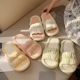 Yeni Terlik Kadın Yaprakları Kore Edition Kadın Şeker Terlikleri Instagram Ünlü Tarzı Anti Slip ve Giyim Dirençli Kalın Sole Rahat Banyo Terlikleri