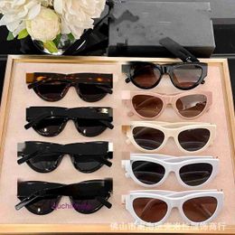 Designer de luxo YSSL Marca Sunglasses Letra Black Gold High End Spicy Girl Anti UV Sweet Cool 49 óculos